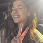 Michelle Monaghan Instagram - Shine on Friday, shine on. ✨🙌💫 #fridayfeeling