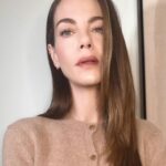 Michelle Monaghan Instagram - All in a day’s werk 😉 @magdabutrym everything! Street cred goes to @karlawelchstylist @gracewrightsell and beautiful makeup and hair @sarahuslan @benskervin. Hair color by @christopherpiercehair and cut by @ricpipino. Fab boots @paristexas_it #TheFamilyPlan