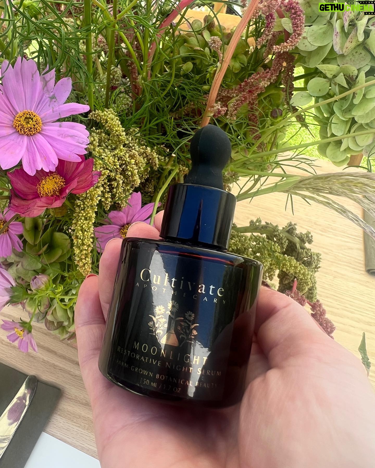 Michelle Monaghan Instagram - Meet @thejillrowe, founder of newly launched @cultivateapothecary. 🍃This woman is an inspiration! A former chef and now co-proprietor of @stonegatefarmny, Jill has literally cultivated and curated the most beautiful farm to table potions! 💫 There are serums, and toners and masks oh my! This small-batch, organically grown skincare is at its finest - and made with so much love. 🫶 Congratulations Jill. I can’t stop smelling this goodness! #wcw #farmgirls #cultivatebeauty