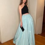 Michelle Monaghan Instagram - You know I love to play “dress up”!! 💅🏼And thank goodness I get to do it with the best of the best!! ✨ 💄 @katesynnottmakeup Hair @bridgetbragerhair Styling @karlawelchstylist @gracewrightsell @staud.clothing @sophiebillebrahe @tylerellisofficial Smile compliments of @baby2baby 💚