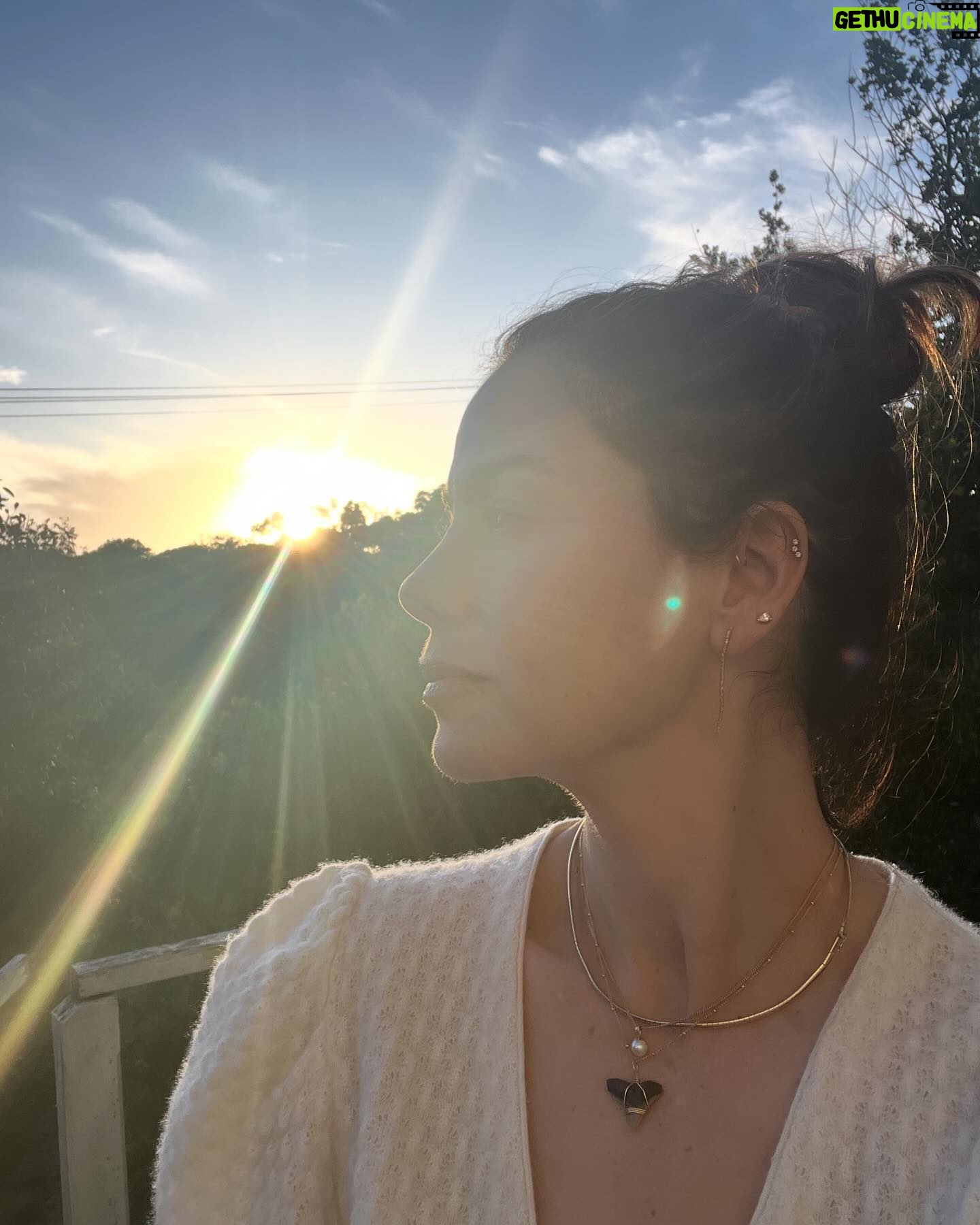 Michelle Monaghan Instagram - As the sun sets on 2023, I have a whole lotta gratitude - for this past year showed me a lot, taught me a lot and in the end, gave me a lot. π Iβm downright excited for 2024 and all the experiences, lessons and opportunities that are in store for me, once again. Wishing you and your families a beautiful and blessed year to come. ποΈ#happynewyear
