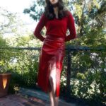 Michelle Monaghan Instagram - Painting the town red.❤️‍🔥 Thank you @sarahuslan @bridgetbragerhair @karlawelchstylist @gracewrightsell @gucci @jcrew TheFamilyPlan @applefilms Dec 15. 😍