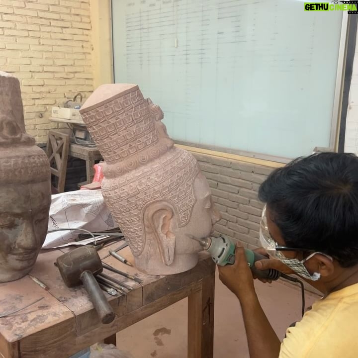 Michelle Monaghan Instagram - Local Cambodian artisans hard at work, reviving traditional Khmer craftsmanship. Each artist’s piece can take up to six months to complete. Talk about being made with love! 💛 Their beautiful work can be viewed and bought at Artisans d’Angkor in Siem Reap. Proceeds from their work help to create job opportunities for young people in rural areas interested in preserving their ancestor’s craftsmanship. Thank you @chhvn1y_chhorn for taking me there.