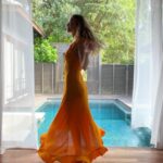 Michelle Monaghan Instagram - The thrill of it all. 🧡 (and for those of you commenting on the new hair - thx to the best of the best @traceycunningham1 and team, I’m loving my new blonde locks! 🤗 and of course donning my favorite new frock by @shopdoen. #happysaturday #lost #mood