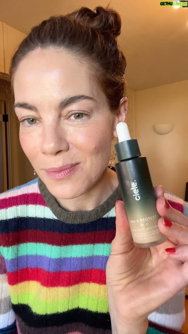 Michelle Monaghan Instagram - Happy Sunday! You guys I know I LOVE my #spf and I’m so excited to introduce you to a newly launched cosmetics brand that’s ALL about it! 🫶 @cielecosmetics is co-founded by my friend and makeup artist @nikkideroest. These beauty products will tint, protect and make you GLOW! ☀️ #spfeveryday #skincancerprevention