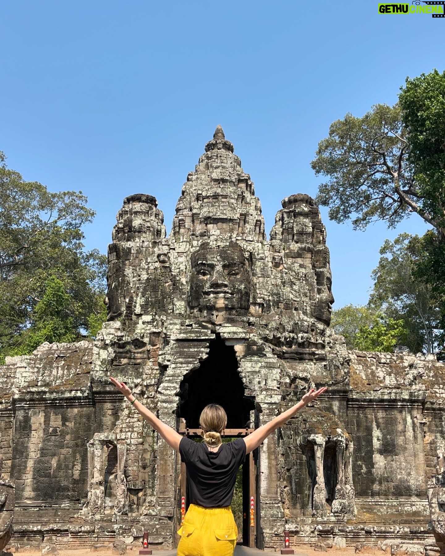 Michelle Monaghan Instagram - Lost in the magic of the ancient temples of Angkor Wat, aka “City of Temples”.✨This Eighth Wonder of the World is the largest religious monument in the world! Built 900 years ago, it holds the mythology of both Hindu and Buddhism religions. To experience its sheer beauty at sunrise was a dream come true. 💫Thank you to my incredible Cambodian tour guide “Lee” @chhvn1y_chhorn for the history lesson and for capturing our awe-inspiring day. I’ll treasure it forever. 🙏 #angkorwat #cambodia