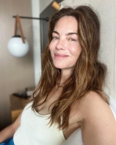 Michelle Monaghan Instagram - Mama’s chillin.✌️