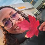 Michelle Rodríguez Instagram – 🎶 Abrí los ojos como luna llena y me agarré la cabeza…🎶

La comedia me está abriendo las puertas al mundo, que afortunada soy de poder romper fronteras haciendo reír, de encontrarme con hermanos de otras naciones haciendo lo que más amamos, TODA MI ADMIRACIÓN 
Ahora el @latincomedyfest.ca nos llevó a #toronto gracias a toda la comunidad latina que vino a reír, gracias @josemamusik @juan_cajiao y todos los que hacen el festival.

Gracias siempre @rubenzepeda @central.talent un agasajo compartir 

Y ya de paso nos fuimos al Niagara en bicicleta 😅

@anacompean_ que hermoso reencuentro no solo físico, te mo millones, gracias por las palabras y los abrazos del alma.

@manunisima estamos lejos de casa, estamos bien y aprendiendo mucho, estoy orgullosa de ti aunque camines en calcetines 3 cuadras 😂