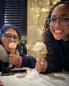 Michelle Rodríguez Instagram - COMER REZAR AMAR 🎶Corazón Santo tú reinarás🎶 Monumentos impresionantes, pasta, galletas, panecitos, iglesias, escaleras infinitas, canciones de Dios, menos frío más solecito y todo el amor del mundo de tu mano. Que bonito Roma Que hermosa mi mamá ♥️