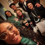 Michelle Rodríguez Instagram - 🎶 Navidad, feliz Navidad Vuelve a casa, vuelve al hogar🎶 Mi familia, el amor verdadero. Aunque faltan unos cuantos, esta es mi familia, el calor de mi corazón, la gente que más amo, las manos que me soportan, los oídos que me escuchan incansablemente y los corazones que me guían. Agradezco en el alma por esta Navidad, siento el amor y sobre todo la paz en mi corazón, sin prisa, sin tantas cadenas y con mucha luz en mi camino. Les amo Gracias por nunca soltar mi mano Por ser mi familia y mi guia Feliz Navidad deseo que su corazón y su mente tengan paz, que su entorno sea amable, empatico y de armonía. Que sus deseos sean realidad y que salten al vacío tantas veces como sea necesario para SER con libertad 🎄♥️