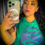 Michelle Rodríguez Instagram - Vivas, seguras, vistas, aplaudidas, admiradas, escuchadas, decididas, amadas, en el poder, en calma, en casa. Cuestiona todo para ser libre Cuestionando todo para abrir brechas Cuestiona todo para no acostumbrarte a lo que te lastima Cuestionando todo para que la violencia no sea normal y replicable Cuestiona todo para ser sin miedo. Que nuestra voz resuene Que nuestros pasos guien Que nuestros cuerpos hablen Por las que vienen, por las que faltan, por las que estamos y nos tomamos de la mano. #8m #díainternacionaldelamujer #diadelamujer #8marzo 💚💜
