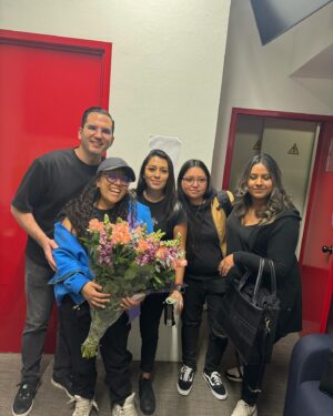 Michelle Rodríguez Instagram - 🎶 Y maullaré por ti 🎶

Ando muy feliz!! El jueves pasado 22 de febrero estrené mi nuevo show de standup comedy BUENA PERSONA en el @lunariomx estuve rodeada de gente a la que amo mucho GRACIAS a todos los que estuvieron ahí, por jugar conmigo, por hacer ese Sold out y por permitirme SER a través de la música y la comedia!! 
GRACIAS INFINITAS @rubenzepeda y @central.talent gracias por hacer locuras conmigo y por la confianza 
Mi @manunisima y @carocamppos que nunca nunca sueltan mi mano 
Y a mi familia por estar siempre desde la primera fila ♥️

@romeoyjulian por el outfit 
@glamaramamakeup por el look

Que dicha!! Espero pronto puedan verlo llévenme a darle la vuelta al mundo! ♥️✨