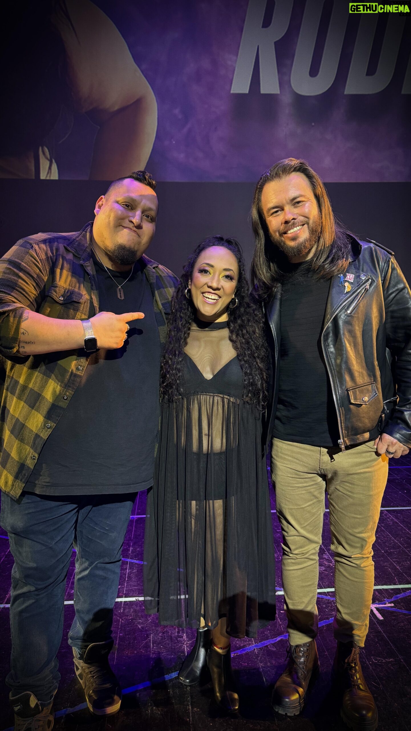 Michelle Rodríguez Instagram - 🎶 Y los sueños los prohibía el presidente Fui a la Luna y regresé en bicicleta 🎶 Hoy en cosas de las que me siento súper agradecida, estamos terminando una primera etapa de esta gira internacional con mi show de standup comedy. Gracias Guatemala!! Que linda energía y cuanto cotorreo cerotes! Gracias por todas sus atenciones, las risas y sus frijoles volteados. Como siempre gracias al mejor team @maru.ohi @central.talent @rubenzepeda @josemamusik @robrimola Gracias por la noche de anoche GUATE Nos vemos pronto.