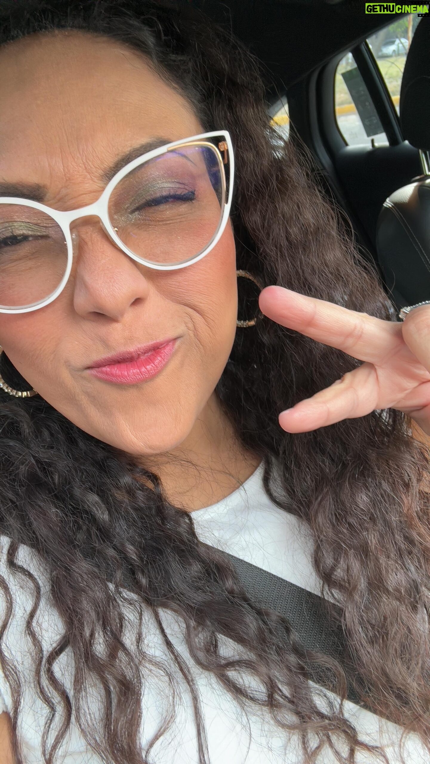 Michelle Rodríguez Instagram - Wow 2023 Empezaste rudo y terminaste brutalmente maravilloso. Hubo de todo! Lágrimas, risas, canciones, giras, escenarios, rascacielos, viajes, sorpresas, muchos países, mucha terapia, cambios, aprendizajes, fortaleza y sobre todo muchísimo amor verdadero. Que gran gran año. Me siento orgullosa de mi por todo lo recorrido, por los saltos al vacío, por los riesgos tomados, por soltar, por atreverme, por mirarme, por buscarme, por reencontrarme, por reconocerme, por descubrirme, por reinventarme y sobre todo por acompañarme con tanto amor y tanta valentía. No hubiera podido todo esto sin el amor de los que siempre están, los que me enseñan con paciencia y amor infinito sin soltar mi mano. Gracias 2023 que gran año.