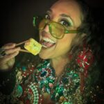 Michelle Rodríguez Instagram - 🎶 SUÉLTATE CONMIGO CUCHI CUCHI CUCHI QUE QUIERO COMERTE COMO SUSHI 🎶 Sigo volada con mi fiesta de cumpleaños 😅😎✌🏽 la más top y la más consentida, sobre todo por @mrsushimex oigan gracias por el festín ¡se rifaron! 🍣🍙🍚🍘