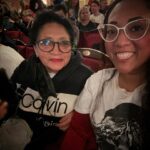 Michelle Rodríguez Instagram – 🎶amar a otra persona es ver el rostro del señor🎶

Hace muchos años dije para mí “un día voy a ver Los miserables en Londres” 

Lo logré y con una de mis personas favoritas, la más amada y la que más me apoya.
Gracias mamá por vivir el sueño conmigo!

Los miserables han marcado grandes momentos en mi vida y esta vez no fue la excepción, aaah como lloramos , cuanto recordé y cuánto agradecí.

Que emoción!!