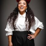 Michelle Rodríguez Instagram - 🎶 Porque los días se nos van quiero cantar hasta el final Por otra noche como estas, por mi vida 🎶 GRACIAS VIDA! Mich: ¡FELICIDADES! Eres quien siempre quisiste ser, eres valiente, tu vida está llena de música y lucecitas. Estás llena de amor, de magia y de aventuras. Tienes una familia maravillosa, el trabajo de tus sueños, unos amigos increíbles y un amor verdadero. Estás contigo y esa es la mejor parte. A la mich de la década pasada, gracias! Cuantos retos! Soltaste, te arriesgaste, llegaste, te fuiste, usaste tu voz, lloraste, cantaste, reíste, aprendiste y ah como viajaste! Te reinventaste sin perder tu esencia y te hiciste tuya más que nunca. Lo hiciste increíble ♥️ Hoy celebro y agradezco mi vida, honro el camino andado, gracias a todos los que la hacen maravillosa y llena de magia!! Gracias por tanto amor! El año que termina no estuvo nada fácil y estoy saliendo victoriosa! Feliz cumpleaños Mich! No te sueltes eres tuya y estás bien padre! Por una nueva década de más aventuras, más magia, más amor, más risas y más canciones! Bienvenida esta nueva década ♥️