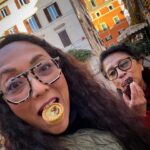 Michelle Rodríguez Instagram - COMER REZAR AMAR 🎶Corazón Santo tú reinarás🎶 Monumentos impresionantes, pasta, galletas, panecitos, iglesias, escaleras infinitas, canciones de Dios, menos frío más solecito y todo el amor del mundo de tu mano. Que bonito Roma Que hermosa mi mamá ♥️