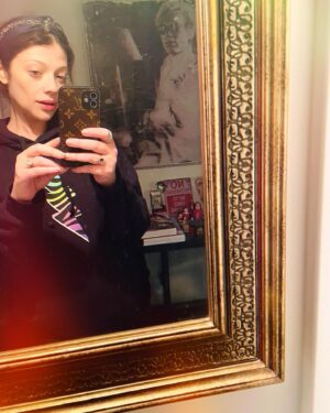 Michelle Trachtenberg Instagram - Just a #warhol girl living in a #harrypotter world ⚡️🔮