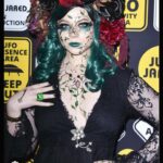 Michelle Trachtenberg Instagram - Have you started planning your Halloween costume yet? I’m the secret garden here