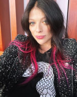 Michelle Trachtenberg Instagram - Snake it to make it 💋