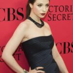 Michelle Trachtenberg Instagram - What’s your secret #throwback ? ❤️💋