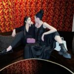 Michelle Trachtenberg Instagram - gothic Barbie’s besties who love cats 🐈‍⬛ @michelletrachtenberg @evis_xheneti 🖤🖤