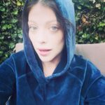 Michelle Trachtenberg Instagram - One of my best friends dared me to take a selfie with no makeup being dramatic! What do you think? Ps. Saying “still” before any fake comment is so pathetic. I’m 38 years old and grateful. Get a calendar #blueeyes 🧿🤪