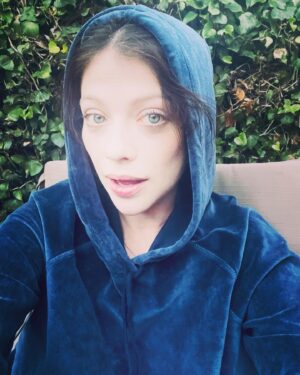 Michelle Trachtenberg Instagram - One of my best friends dared me to take a selfie with no makeup being dramatic! What do you think? Ps. Saying “still” before any fake comment is so pathetic. I’m 38 years old and grateful. Get a calendar #blueeyes 🧿🤪