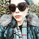 Michelle Trachtenberg Instagram - I like big sunglasses and I cannot lie! Winter Wonderland in La La land 💖💋 #holidays