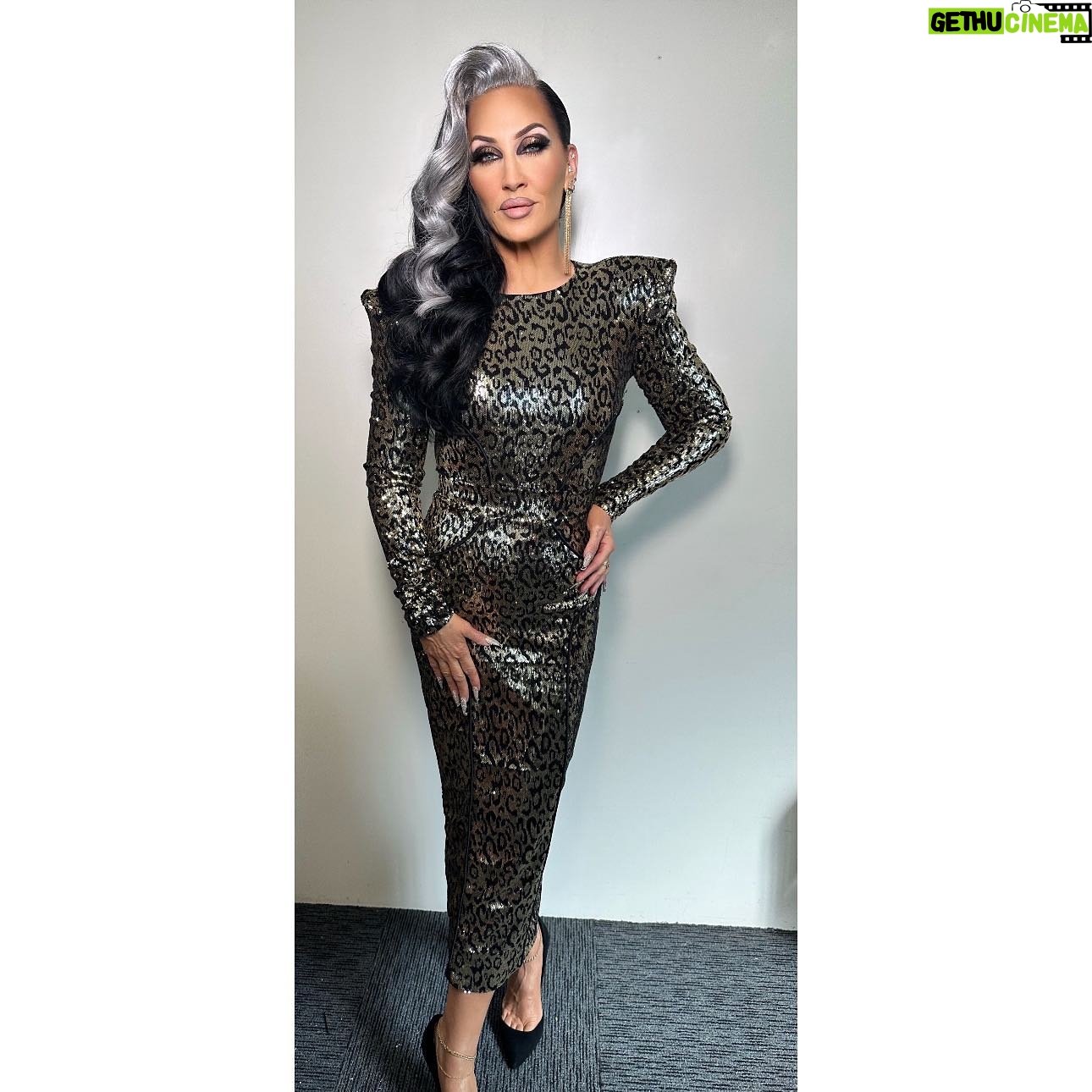Michelle Visage Instagram - Drag Race Down Under grand finale extravaganza lewk: Hair @haircraigmarsden Paint @makeupwith_leyla Style @artconn2 Dress @_zhivago_ Shoes @kurtgeiger This season was an ABSOLUTE BLAST! I love my Down Under family and I feel so at home when I’m there. Australasian Drag is vibrant and amazing and I loved judging these talented queens. Thank you to my amazing team: Craig, Leyla, Art and Thairin, and to my Down Under partner in crime @rhysnicholson. THANK YOU for everything and CONGRATS to our new supreme!