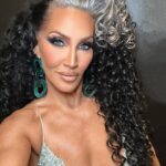 Michelle Visage Instagram - Tonight’s @rupaulsdragrace look!!! I couldn’t pick just 1 🖤 This glam is top tier: Hairs @hisvintagetouch Paints @lipsticknick Style @artconn2 Dress @retrofete Glow @siennaxofficial express