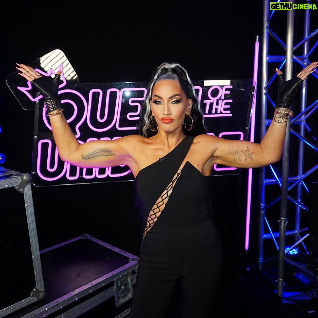 Michelle Visage Instagram - You never forget your first time! 🤠An all-new #QueenOfTheUniverse is now streaming on @paramountplus! 👑 Slide 2: the flex appeal is real!! Keep pumping those weights! Hair @haircraigmarsden Makeup @samglamuk Style @laurysmith Jumpsuit @michaelcostellorevolve @michaelcostello Gloves @paularowangloves Jewelry @shaunleanejewellery Shoes @aquazzura Glow @teresaboyd_tanning using @siennaxofficial