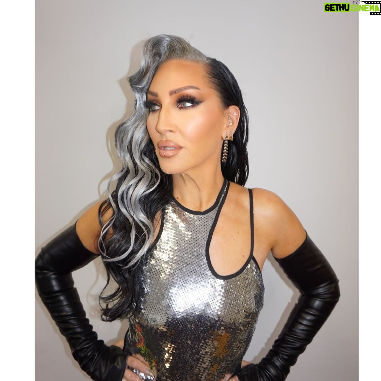 Michelle Visage Instagram - SHOOTING FROM THE HIP: Let’s get into the look of this episode! @dragraceukbbc tonight: THIS DRESS Vintage @muglerofficial designed by @davidkoma Hair @haircraigmarsden Paint @samglamuk Shoes @casadeiofficial White suit @riverisland Gold ombré glitter heels @dune_london Silver hoops @sheilafajl