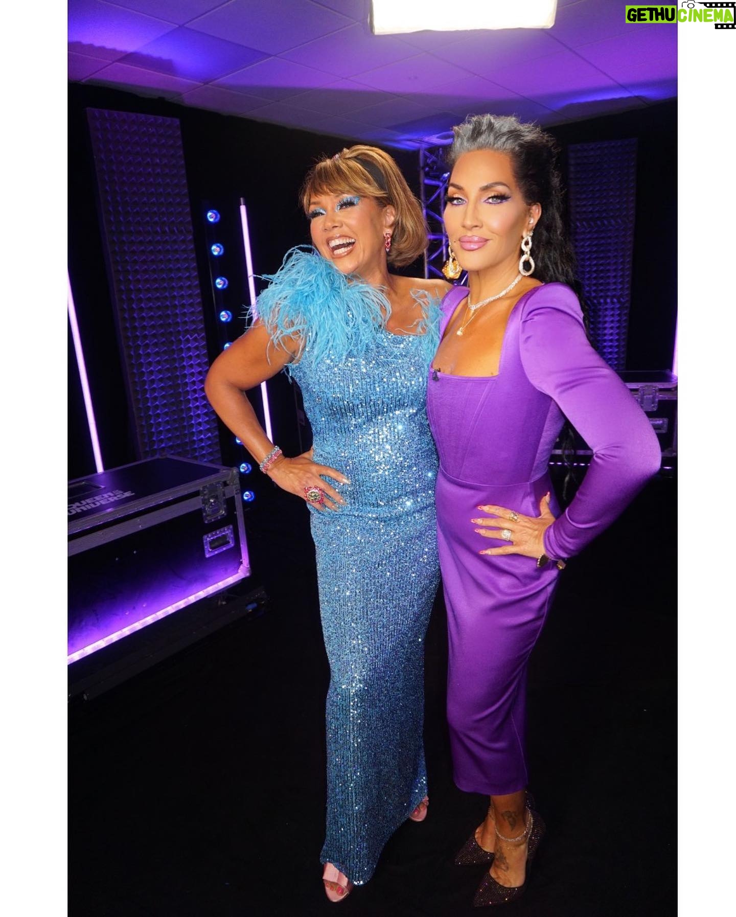 Michelle Visage Instagram - It all comes down to this 👑 All episodes of #QueenOfTheUniverse are now streaming on @paramountplus 🎶 it’s been a blast! I’m sharing my final looks that my team worked so hard on! Hair @haircraigmarsden Paint @samglamuk Style @laurysmith Dress @alexperryofficial Shoes @kurtgeiger Earrings @cultgaia Necklaces @melindamaria_jewelry Glow @teresaboyd_tanning using @siennaxofficial