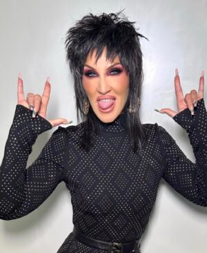 Michelle Visage Instagram - I LOVE ROCK N’ ROLL

This week’s Drag Race Down Under look was SO MUCH FUN!

Hair @haircraigmarsden 
Paint @makeupwith_leyla 
Outfit @thekooples 

It's time for the legendary SNATCH GAME on #DragRaceDownUnder! 👑

Watch now on:
🌎 @wowpresentsplus (worldwide ex. UK   Down Under) Use code: DOWNUNDER for 20% off your first month! 
🇦🇺 @stanaustralia
🇳🇿 @tvnz.official