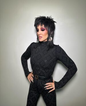 Michelle Visage Instagram - I LOVE ROCK N’ ROLL

This week’s Drag Race Down Under look was SO MUCH FUN!

Hair @haircraigmarsden 
Paint @makeupwith_leyla 
Outfit @thekooples 

It's time for the legendary SNATCH GAME on #DragRaceDownUnder! 👑

Watch now on:
🌎 @wowpresentsplus (worldwide ex. UK   Down Under) Use code: DOWNUNDER for 20% off your first month! 
🇦🇺 @stanaustralia
🇳🇿 @tvnz.official