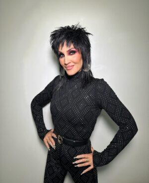 Michelle Visage Instagram - I LOVE ROCK N’ ROLL

This week’s Drag Race Down Under look was SO MUCH FUN!

Hair @haircraigmarsden 
Paint @makeupwith_leyla 
Outfit @thekooples 

It's time for the legendary SNATCH GAME on #DragRaceDownUnder! 👑

Watch now on:
🌎 @wowpresentsplus (worldwide ex. UK   Down Under) Use code: DOWNUNDER for 20% off your first month! 
🇦🇺 @stanaustralia
🇳🇿 @tvnz.official