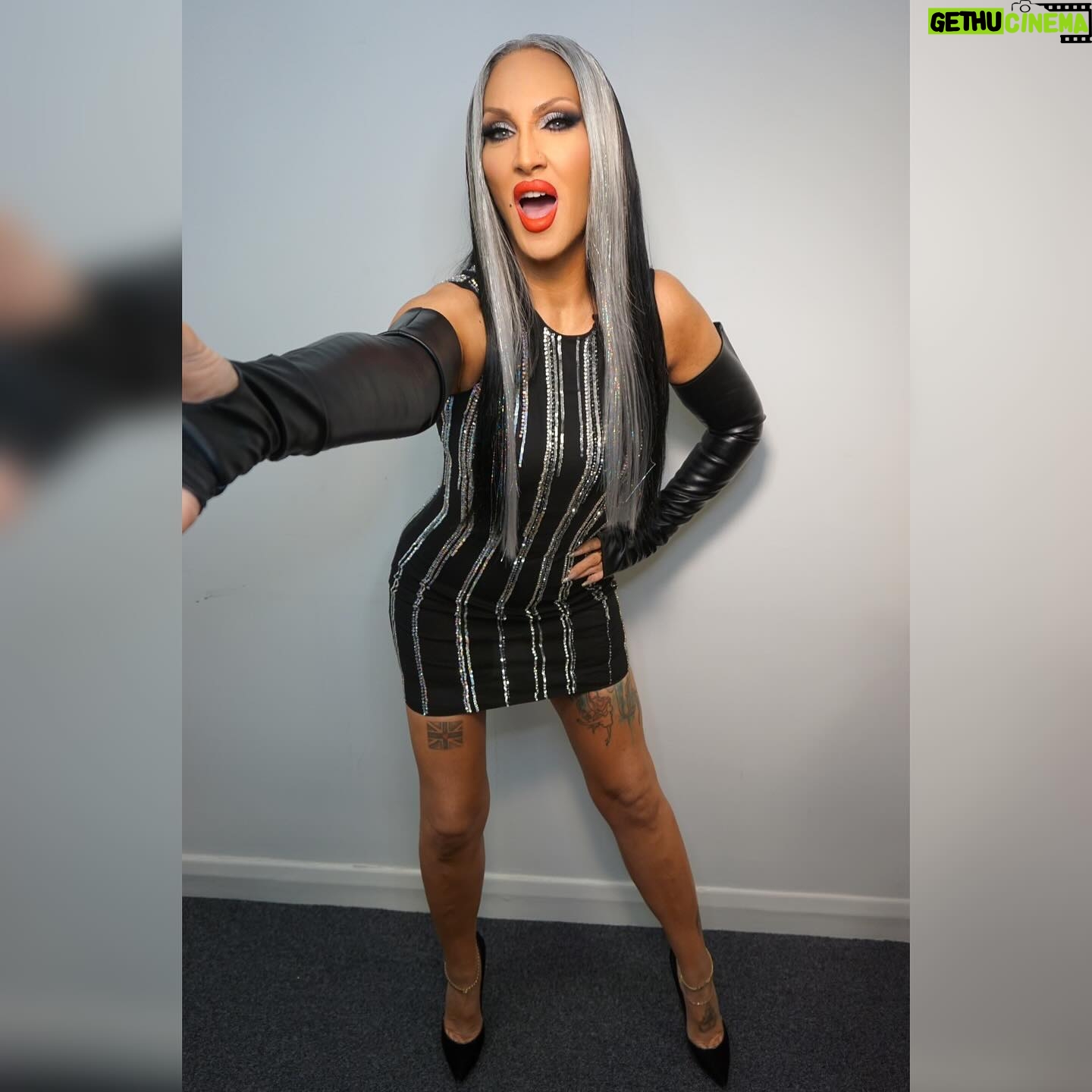 Michelle Visage Instagram - @dragraceukbbc UK vs The World JOY, FUN, DRAG AND FASHION Hair @haircraigmarsden Paint @samglamuk Style @laurysmith Dress @balmain Eyewear @prabalgurung Adorable smile and spirit @tomdaley