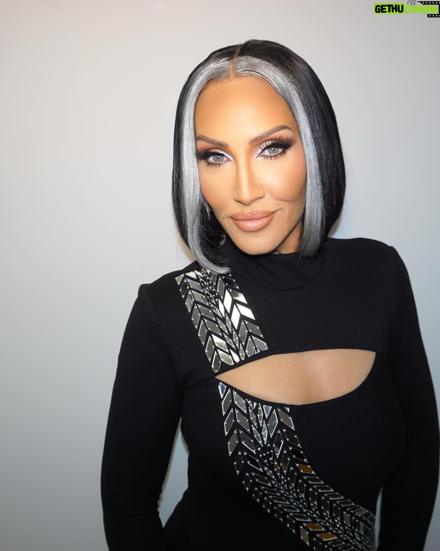 Michelle Visage Instagram - @dragraceukbbc PREMIERE NIGHT! This is a powerhouse season, so buckle up kids! My look for the MainStage: Hair @haircraigmarsden Paint @samglamuk Style @laurysmith Jumpsuit @davidkomalondon Diamonds @aariya_diamonds Club Tikkity-Boo look: Glam as above but the adorable dress is @lavishalice shoes are @kurtgeiger Slide 4 is the pose this hair calls for….