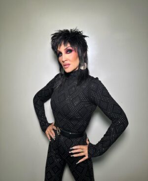 Michelle Visage Instagram - I LOVE ROCK N’ ROLL

This week’s Drag Race Down Under look was SO MUCH FUN!

Hair @haircraigmarsden 
Paint @makeupwith_leyla 
Outfit @thekooples 

It's time for the legendary SNATCH GAME on #DragRaceDownUnder! 👑

Watch now on:
🌎 @wowpresentsplus (worldwide ex. UK   Down Under) Use code: DOWNUNDER for 20% off your first month! 
🇦🇺 @stanaustralia
🇳🇿 @tvnz.official