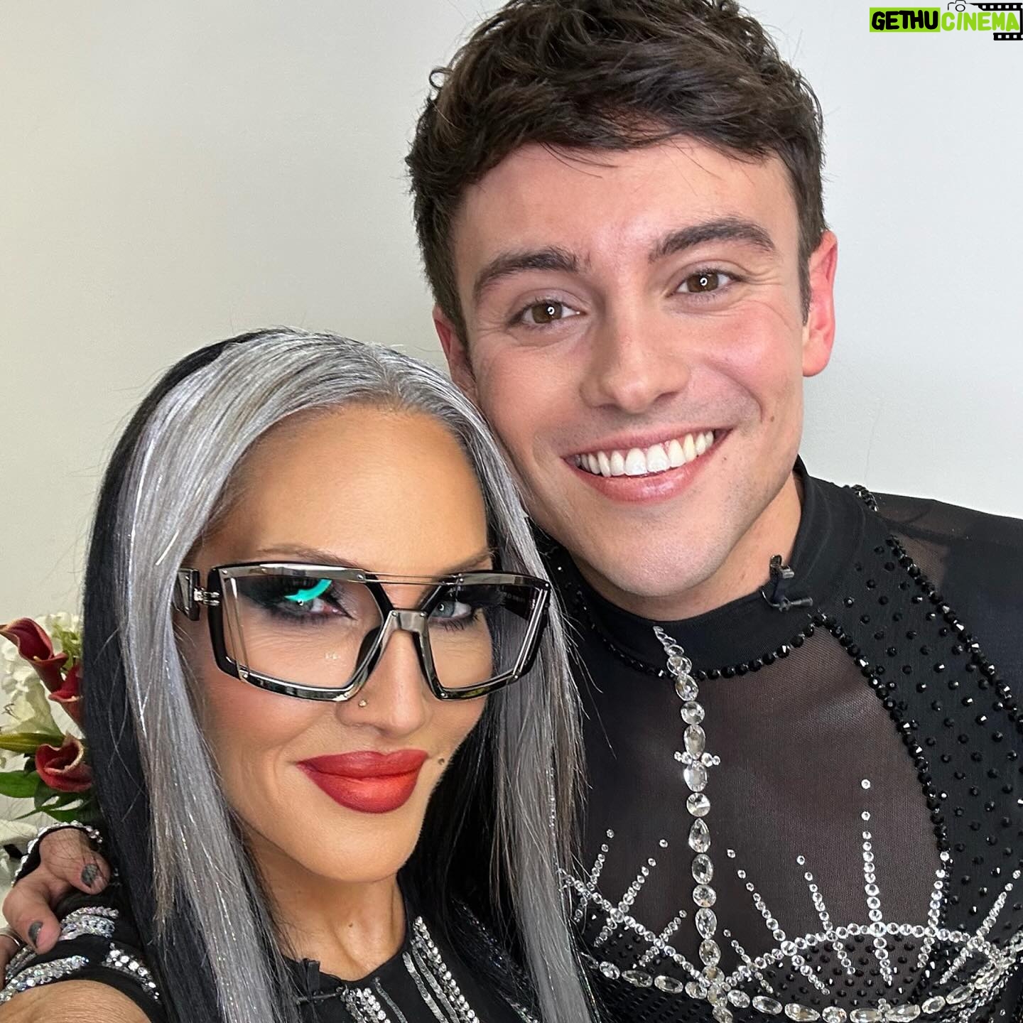 Michelle Visage Instagram - @dragraceukbbc UK vs The World JOY, FUN, DRAG AND FASHION Hair @haircraigmarsden Paint @samglamuk Style @laurysmith Dress @balmain Eyewear @prabalgurung Adorable smile and spirit @tomdaley