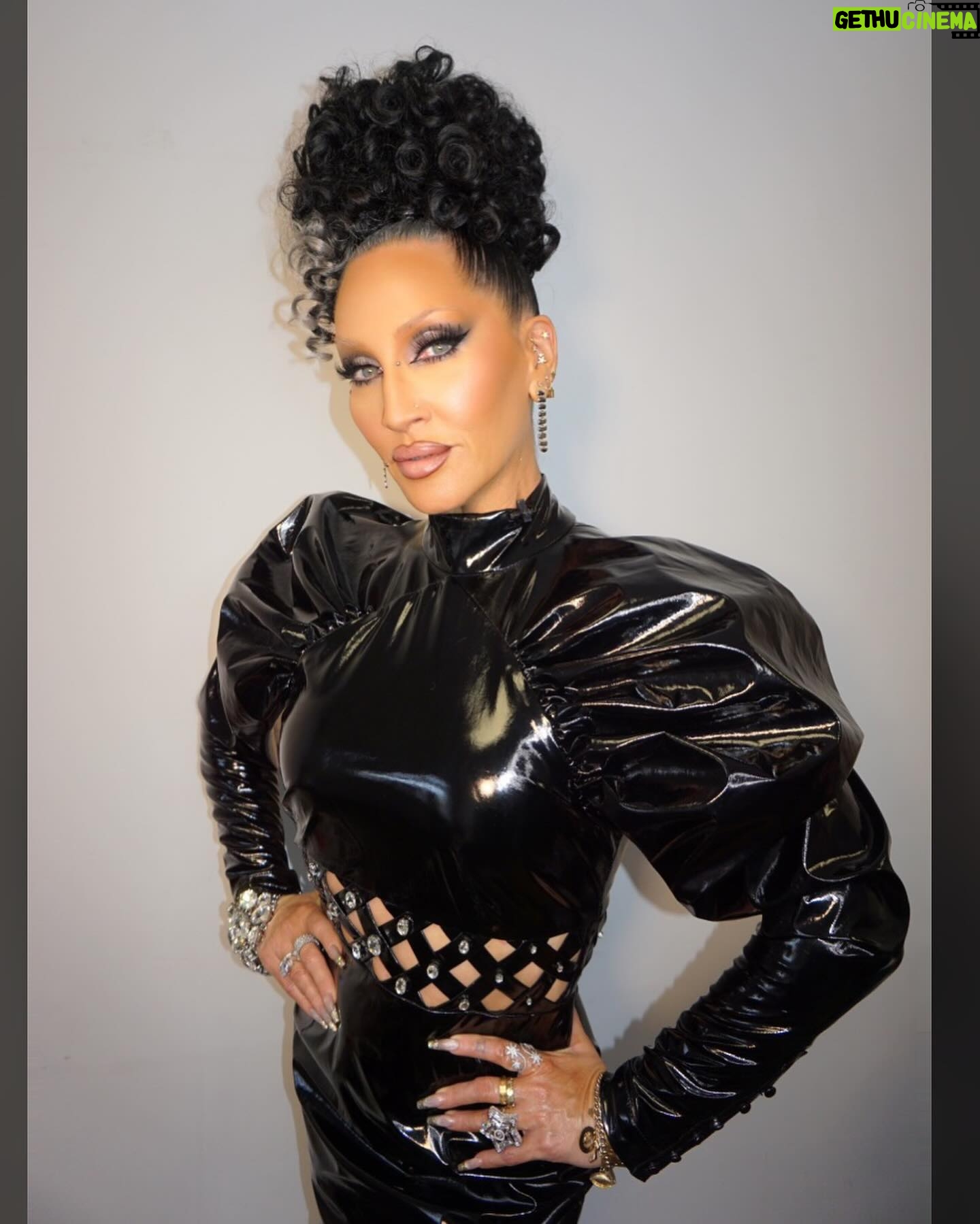 Michelle Visage Instagram - Lemme spill the PV-Tea @dragraceukbbc UK VS THE WORLD ep 2 Dress @rotatebirgerchristensen Style @laurysmith Hair @haircraigmarsden Paint @samglamuk Boots @stevemadden Star ring @swarovski Earrings @lucyquartermainedesigns Werk room magenta suit @nadinemerabi Who will slay the Happy Ending ball? Find out on the new episode of #DragRaceUK vs The World 🏁 Streaming now on: 🌍 @wowpresentsplus worldwide ex. UK and Canada 🇬🇧 @bbcthree 🇨🇦 @cravecanada