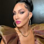 Michelle Visage Instagram - Hi. My name is Michelle and I love glamour. Sidebar: growing up in S. Plainfield NJ I was made fun of endlessly for my quirky sense of style. I was always eclectic and I was always obsessed with fashions from other decades and other parts of the world. I loved to stand out. I have been called tacky my whole life from having 6 inch fingernails when no one else would dare or having eyeliner out to my ears, to having a Mohawk when “young ladies didn’t have those kind of hair styles”. BELIEVE ME when I say that what other people think or say about you is none of your business!!! You do you, because what comes around, goes around. Celebrate your quirks!!! LOVE YOUR LIFE! Call me tacky, it’s a badge of honor 💋 Paint @lipsticknick Hair @hisvintagetouch Style @artconn2 Dress @ronnykobo