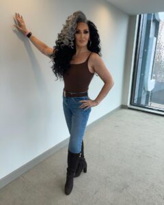 Michelle Visage Instagram - Day 1 @bbcradio2 in the park: Dark Lady @haircraigmarsden hair @samglamuk makeup @hollandcooperclothing belt & boots @jadehollandcooper See you tomorrow, Leicester!