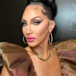Michelle Visage Instagram - Hi. My name is Michelle and I love glamour. Sidebar: growing up in S. Plainfield NJ I was made fun of endlessly for my quirky sense of style. I was always eclectic and I was always obsessed with fashions from other decades and other parts of the world. I loved to stand out. I have been called tacky my whole life from having 6 inch fingernails when no one else would dare or having eyeliner out to my ears, to having a Mohawk when “young ladies didn’t have those kind of hair styles”. BELIEVE ME when I say that what other people think or say about you is none of your business!!! You do you, because what comes around, goes around. Celebrate your quirks!!! LOVE YOUR LIFE! Call me tacky, it’s a badge of honor 💋 Paint @lipsticknick Hair @hisvintagetouch Style @artconn2 Dress @ronnykobo