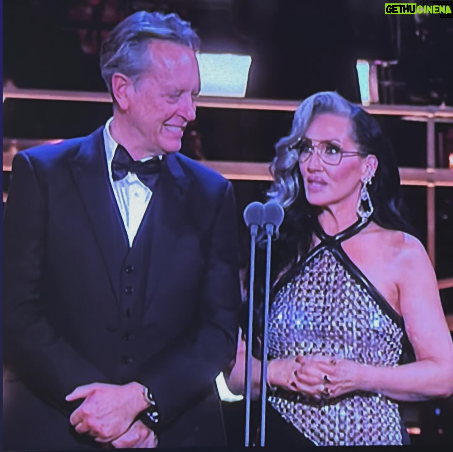 Michelle Visage Instagram - What an hono(u)r to not only host the green (!) carpet at the @olivierawards but to present the final award, Best New Musical with one of my favorite actors and friend @richard.e.grant CONGRATS to all of the nominees and winners! What a night surrounded by all that talent 🤯 I’m wearing @davidkomalondon with Koma boots Hair @haircraigmarsden Make up @samglamuk Hair color @bradbakerhair Earrings @swarovski Eternity Ear cuff @melindamaria_jewelry Scent Mr Sam by @penhaligons Eyewear @marcjacobs for @specsavers