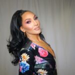 Michelle Visage Instagram - It all comes down to this 👑 ALL episodes of #QueenOfTheUniverse are now streaming on @paramountplus 🎶 @queenoftheuniverse This week’s look: Hair @haircraigmarsden Paint @tiktok superstar @samglamuk Style @laurysmith Jumpsuit @_zhivago_ Shoes @kurtgeiger Earrings @maisonvalentino Necklace @crystalhazejewelry Glow @teresaboyd_tanning using @siennaxofficial