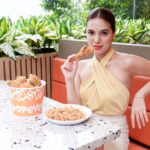 Michelle Vito Instagram – Poppin 🍗

Get ready to experience the Poppin’ flavors Popeyes has to offer! Their 52nd store is now open located at Recto Manila. See you there 😍 @popeyesph 🍗

#popeyesph #popeyeschicken #poppinupinrecto