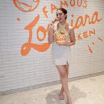 Michelle Vito Instagram – Poppin 🍗

Get ready to experience the Poppin’ flavors Popeyes has to offer! Their 52nd store is now open located at Recto Manila. See you there 😍 @popeyesph 🍗

#popeyesph #popeyeschicken #poppinupinrecto